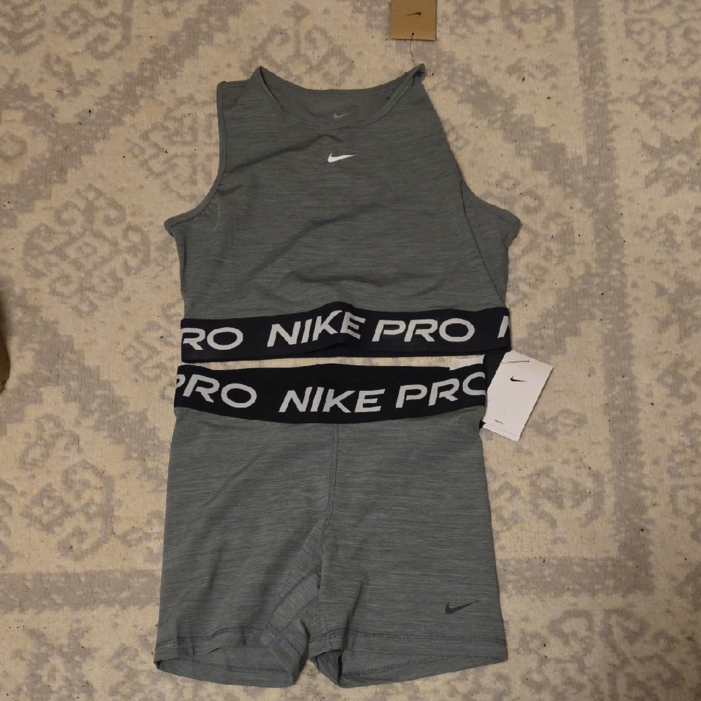 Nike Pro Heather Gray Workout Set